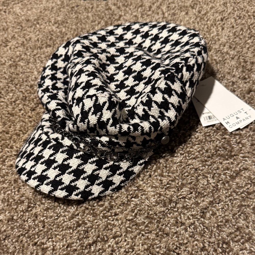 NWT August Hat Company houndstooth pageboy cap w/chain accents from Macy’s